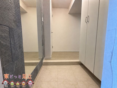 ���ց@����