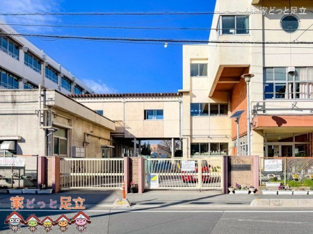 周辺環境　川口市立飯塚小学校 撮影日(2022-01-19) 180m