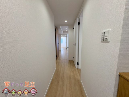 ց@
