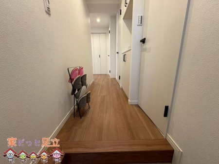 ց@