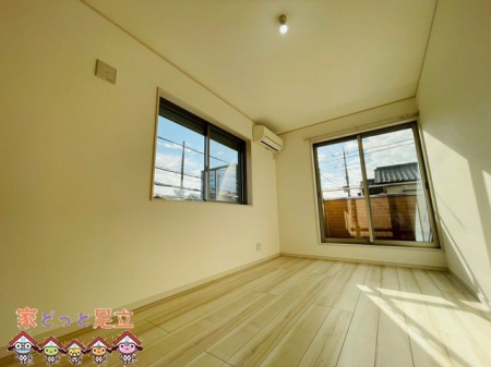 �q�������@�q������