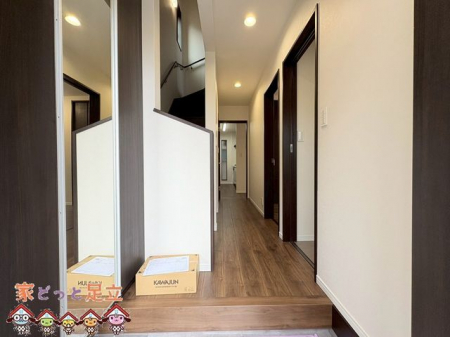 ���ց@����