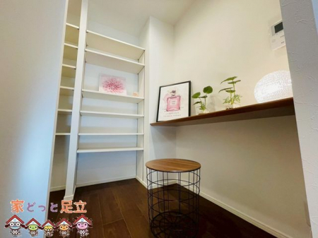 �q�������@�q������