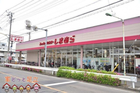 ���ӊ��@�t�@�b�V�����Z���^�[���܂ނ璩���X �k��6���B 460m