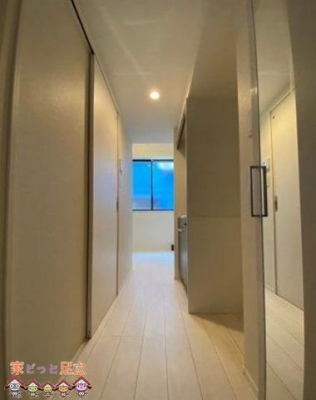 ���ց@����