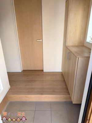 ���ց@����