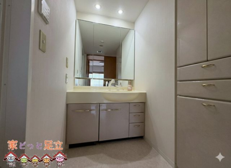 ���ց@����