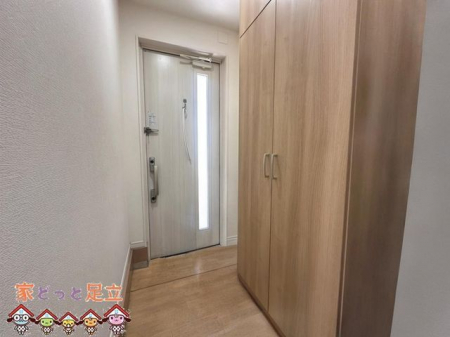 ���ց@����