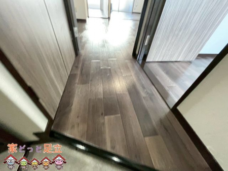 ���ց@����